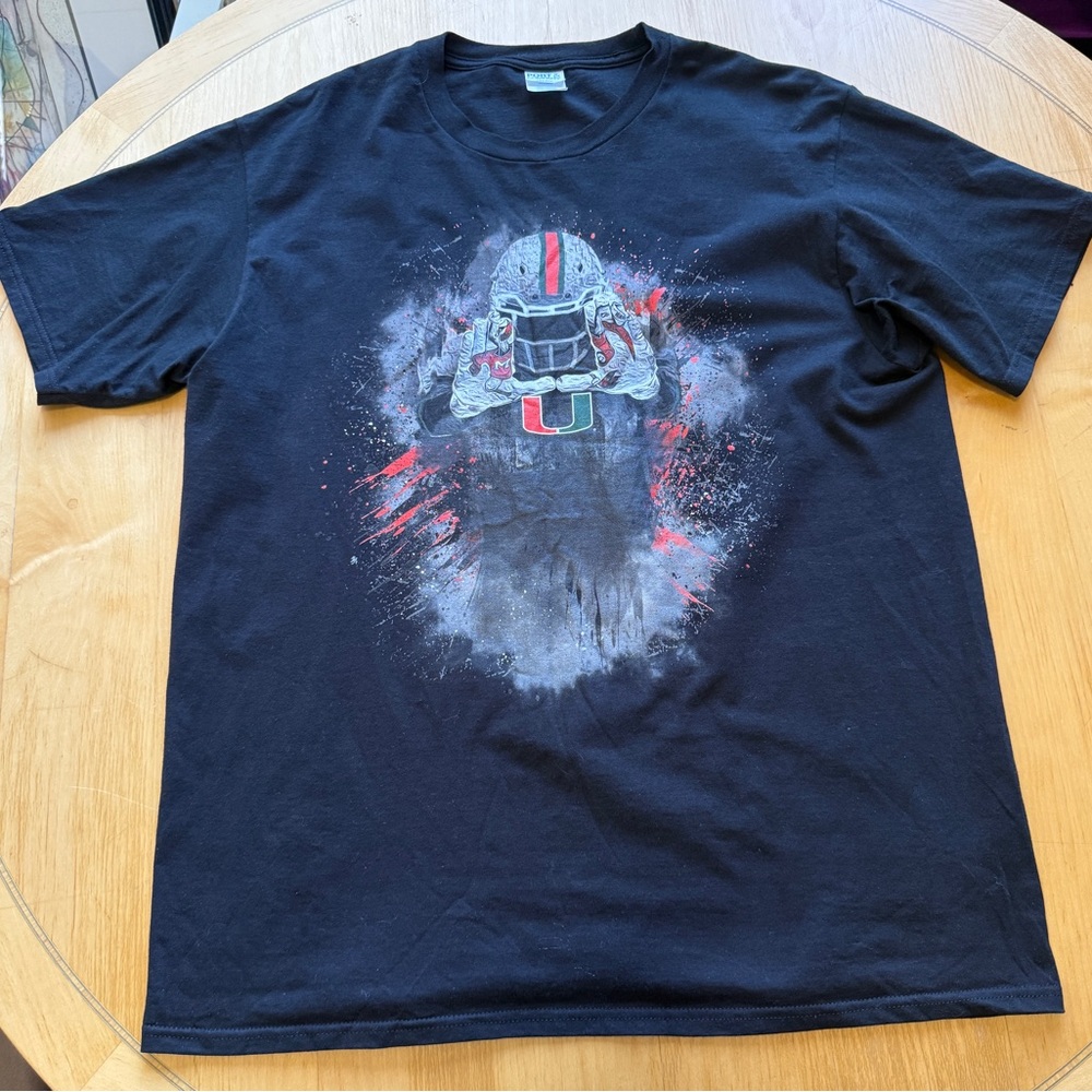 Miami Hurricanes Football T-Shirt Men’s Large Graphic Tee NCAA The U Helmet